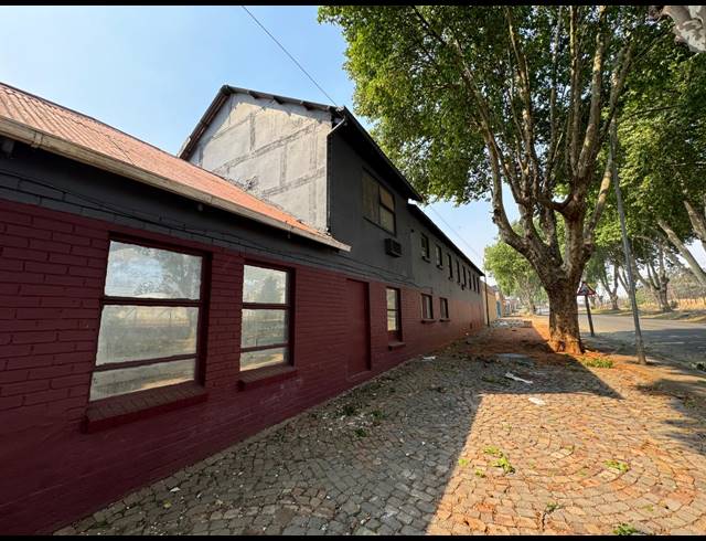 3,110M² WAREHOUSE TO LET IN INDUSTRIA WEST
